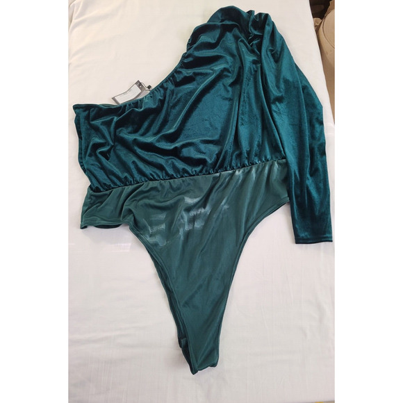 NWT Pretty Little Things One Shoulder Velvet Bodysuit Emerald Green Size 24 - Picture 3 of 10